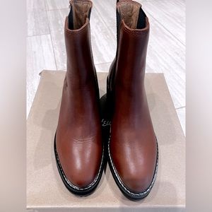 Madewell Chelsea Lugsole Heeled Boots, Size 6